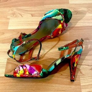 💚 3/$30 - high heel tropic floral sandals